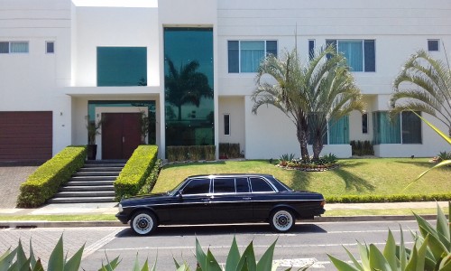 COSTA-RICA-DOOR-TO-DOOR-LIMOUSINE-SERVICE.jpg
